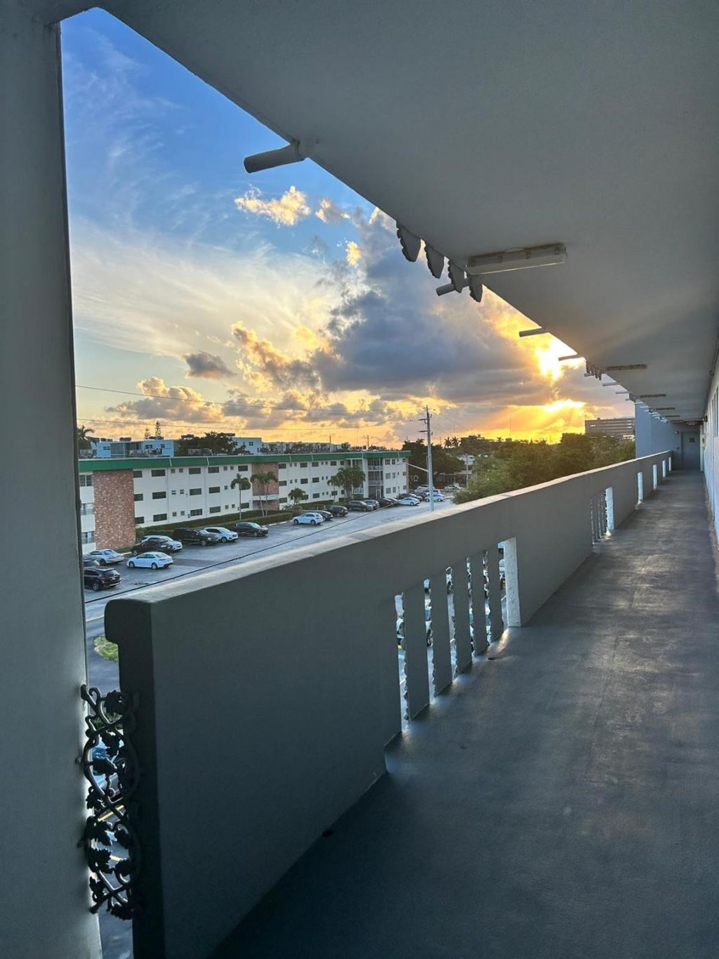 1445 Atlantic Shores Boulevard, Unit 406, Hallandale Beach, FL 33009 Photo