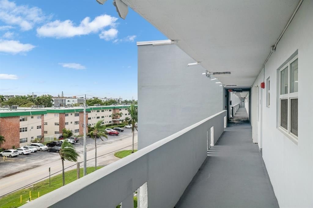 1445 Atlantic Shores Boulevard, Unit 406, Hallandale Beach, FL 33009 Photo