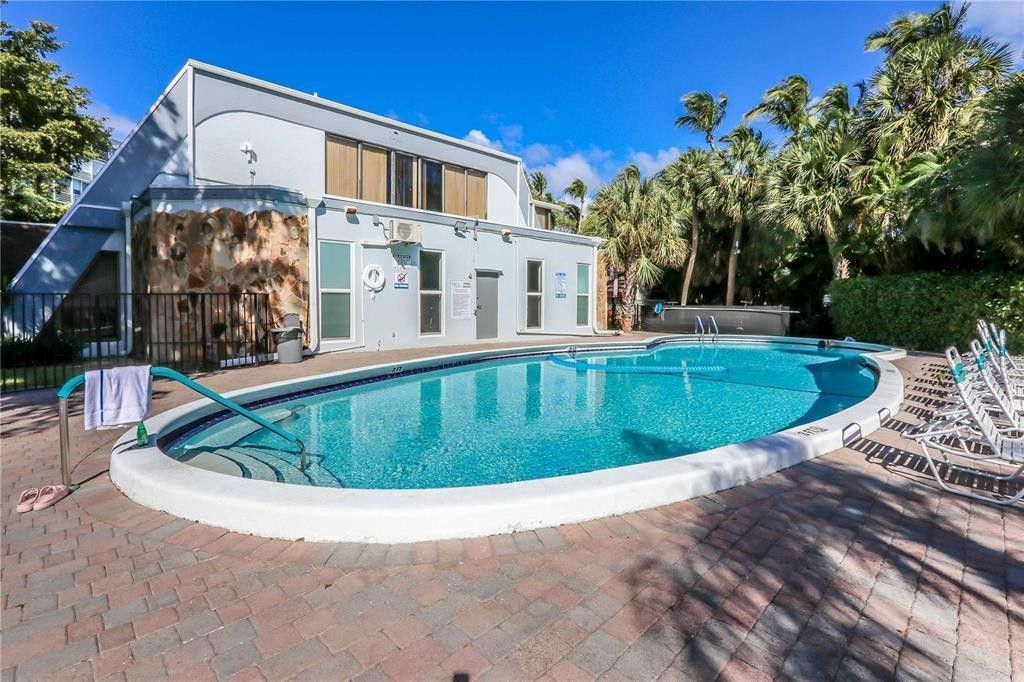 1445 Atlantic Shores Boulevard, Unit 406, Hallandale Beach, FL 33009 Photo