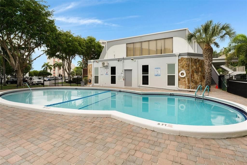 1445 Atlantic Shores Boulevard, Unit 406, Hallandale Beach, FL 33009 Photo