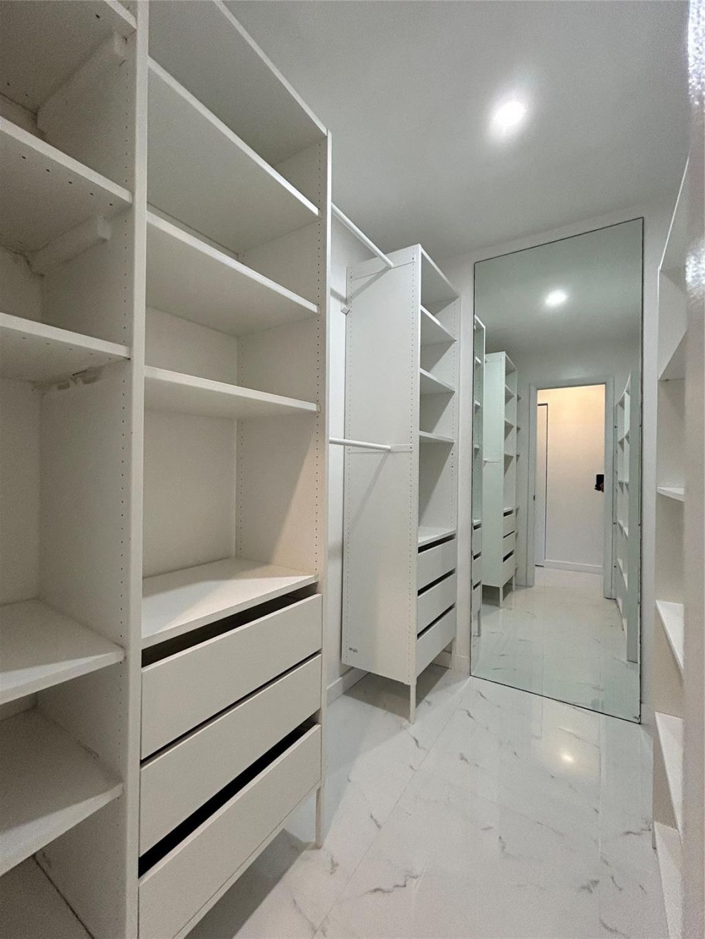 1445 Atlantic Shores Boulevard, Unit 406, Hallandale Beach, FL 33009 Photo