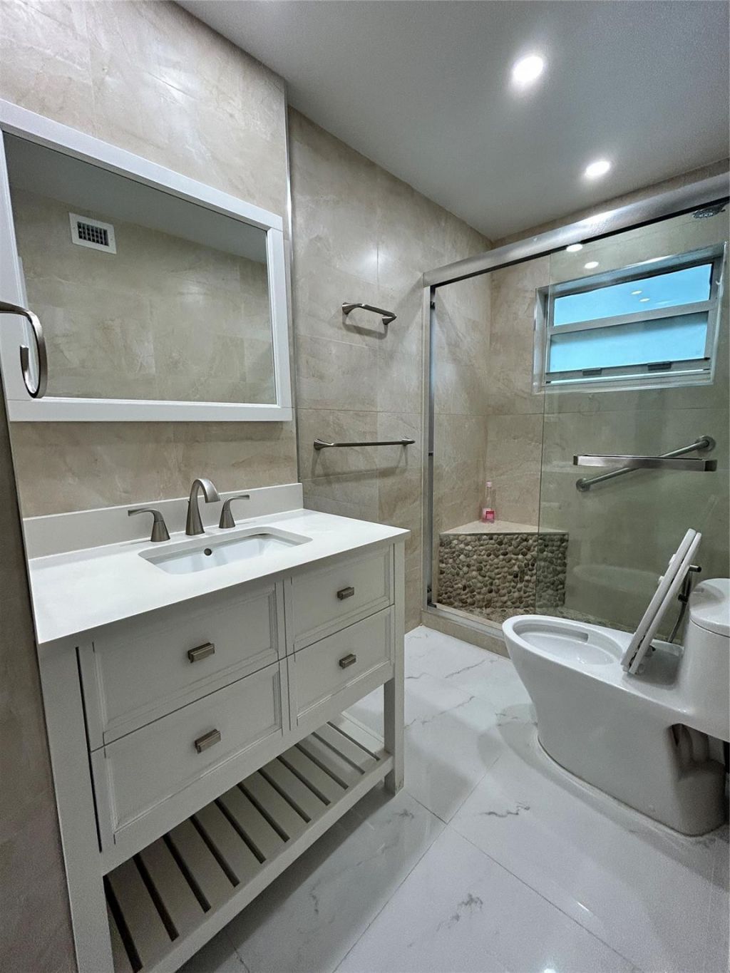 1445 Atlantic Shores Boulevard, Unit 406, Hallandale Beach, FL 33009 Photo