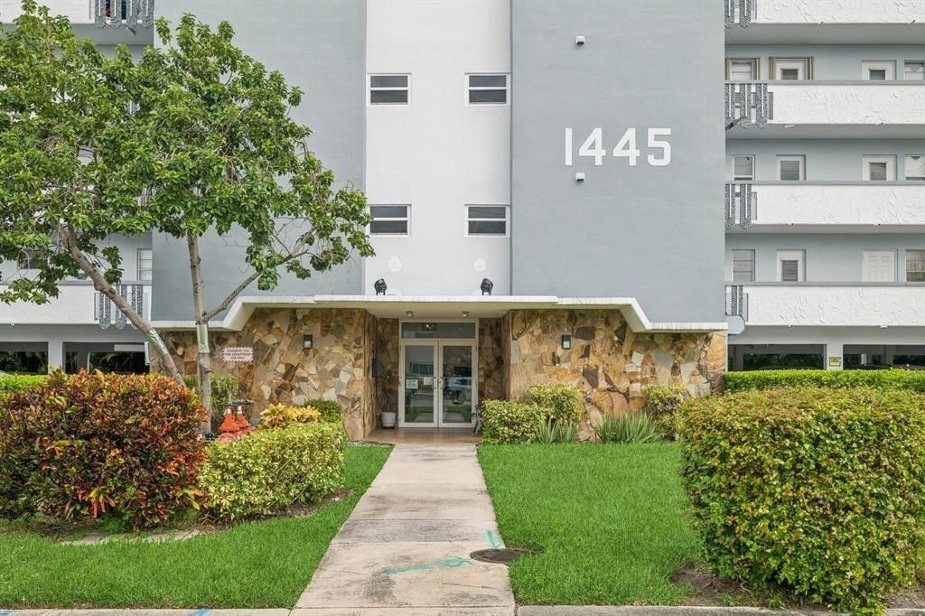 1445 Atlantic Shores Boulevard, Unit 406, Hallandale Beach, FL 33009 Photo