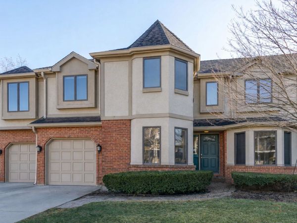 107 E Winchester Road, Libertyville, IL 60048