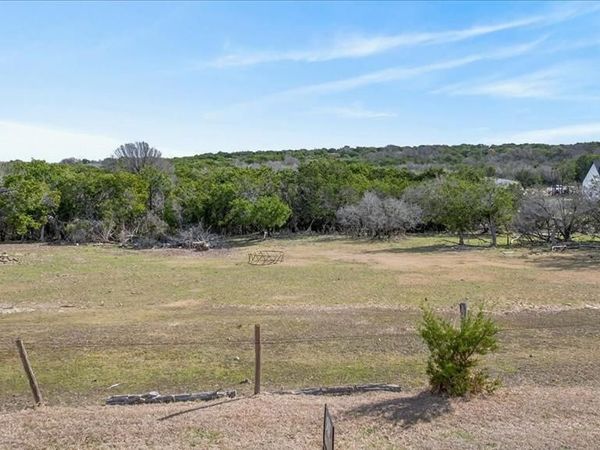 170 Edgehill Drive , Azle, TX 76020