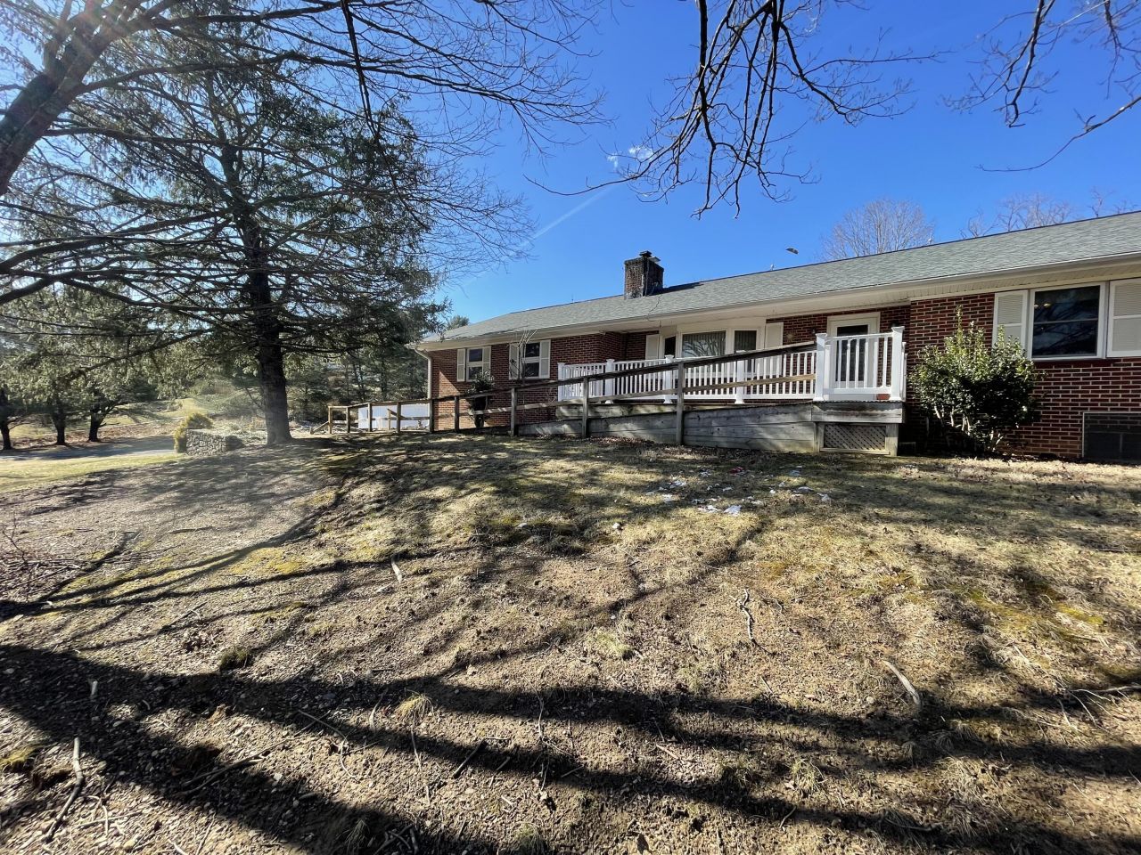 2047 Botetourt Rd , Fincastle, VA 24090 Main Photo