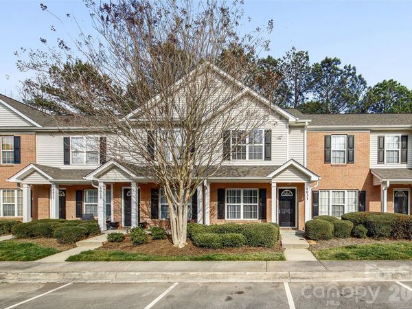 8031 Stoneham Court, Matthews, NC 28105