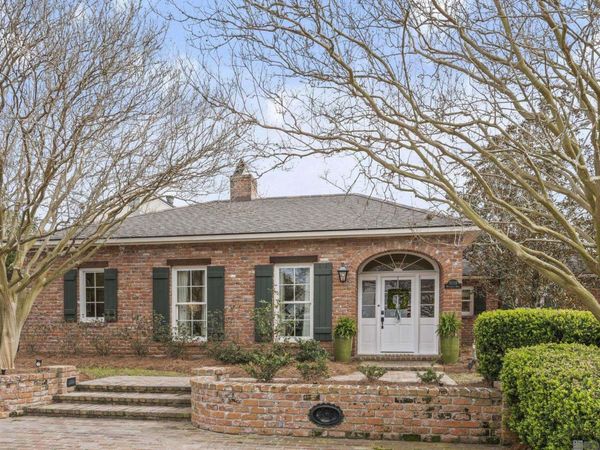 7028 Woodstock Dr, Baton Rouge, LA 70809