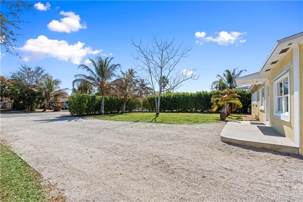 924 SE Dolphin Drive, Stuart, FL 34996 Photo