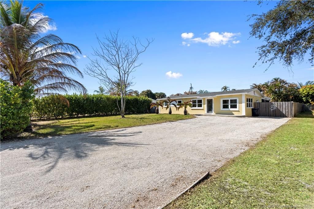 924 SE Dolphin Drive, Stuart, FL 34996 Photo