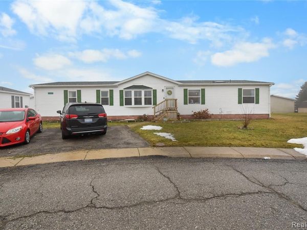 2330 CHARTER OAK Court, Berlin Twp, MI 48166