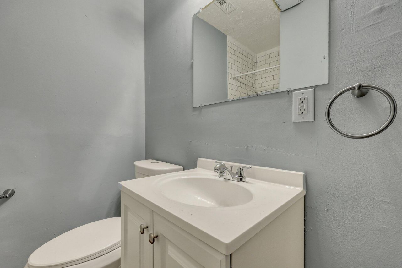 2125 Cosgrove Avenue Photo 12