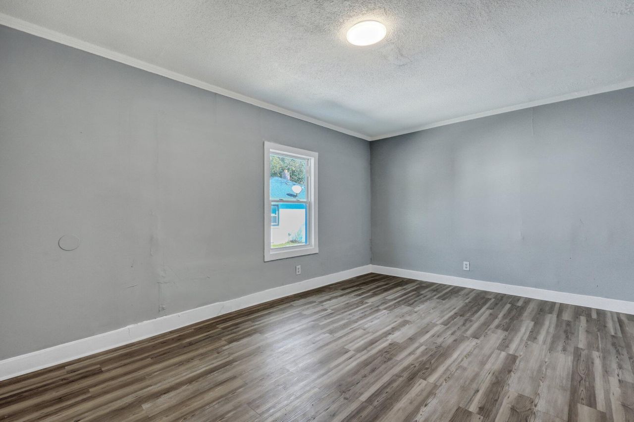 2125 Cosgrove Avenue Photo 17