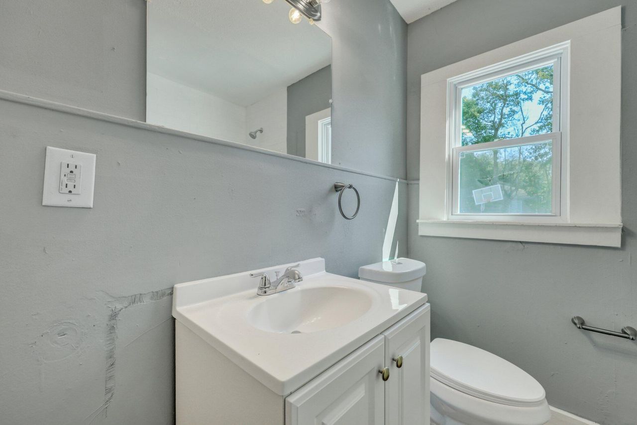 2125 Cosgrove Avenue Photo 21