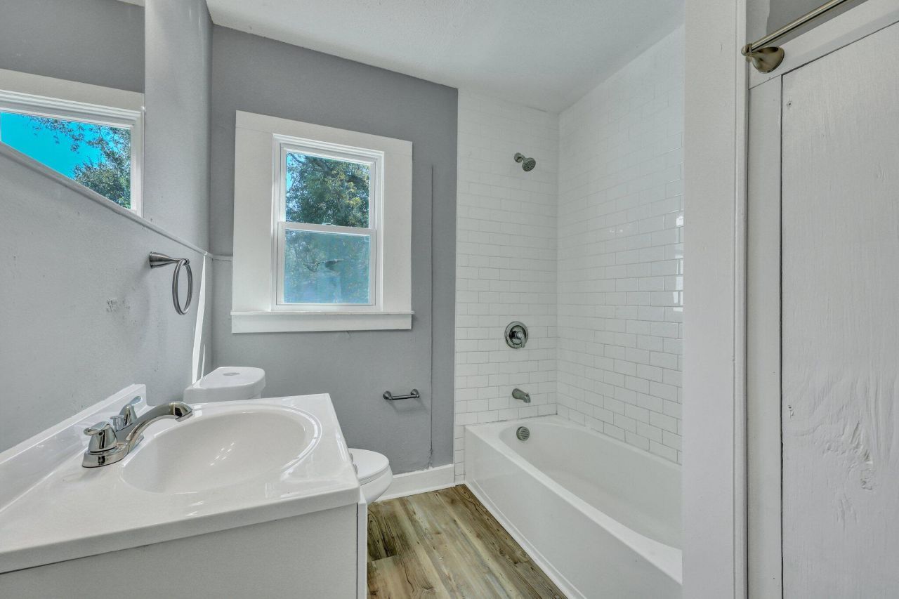 2125 Cosgrove Avenue Photo 22