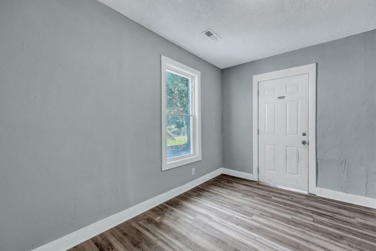 2125 Cosgrove Avenue Photo 24