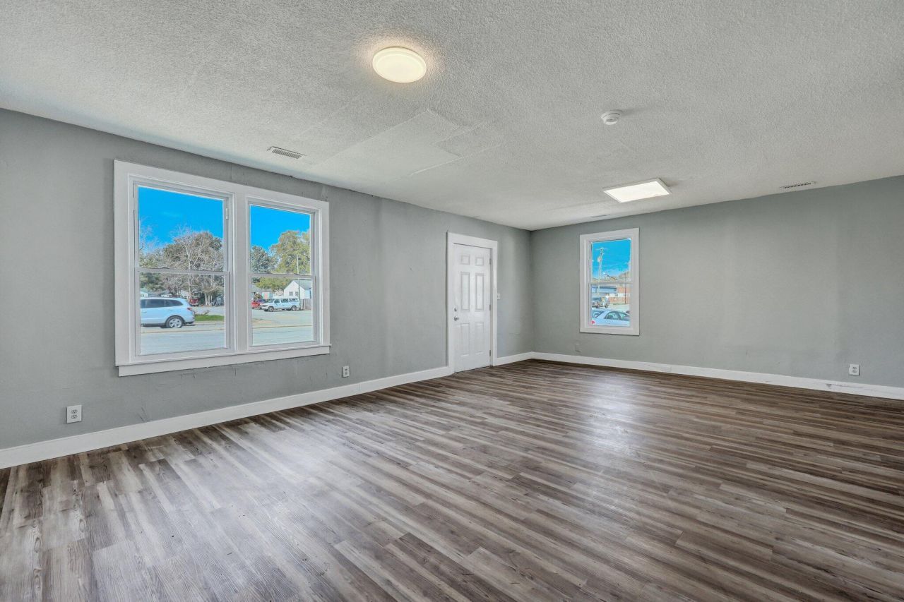 2125 Cosgrove Avenue Photo 4