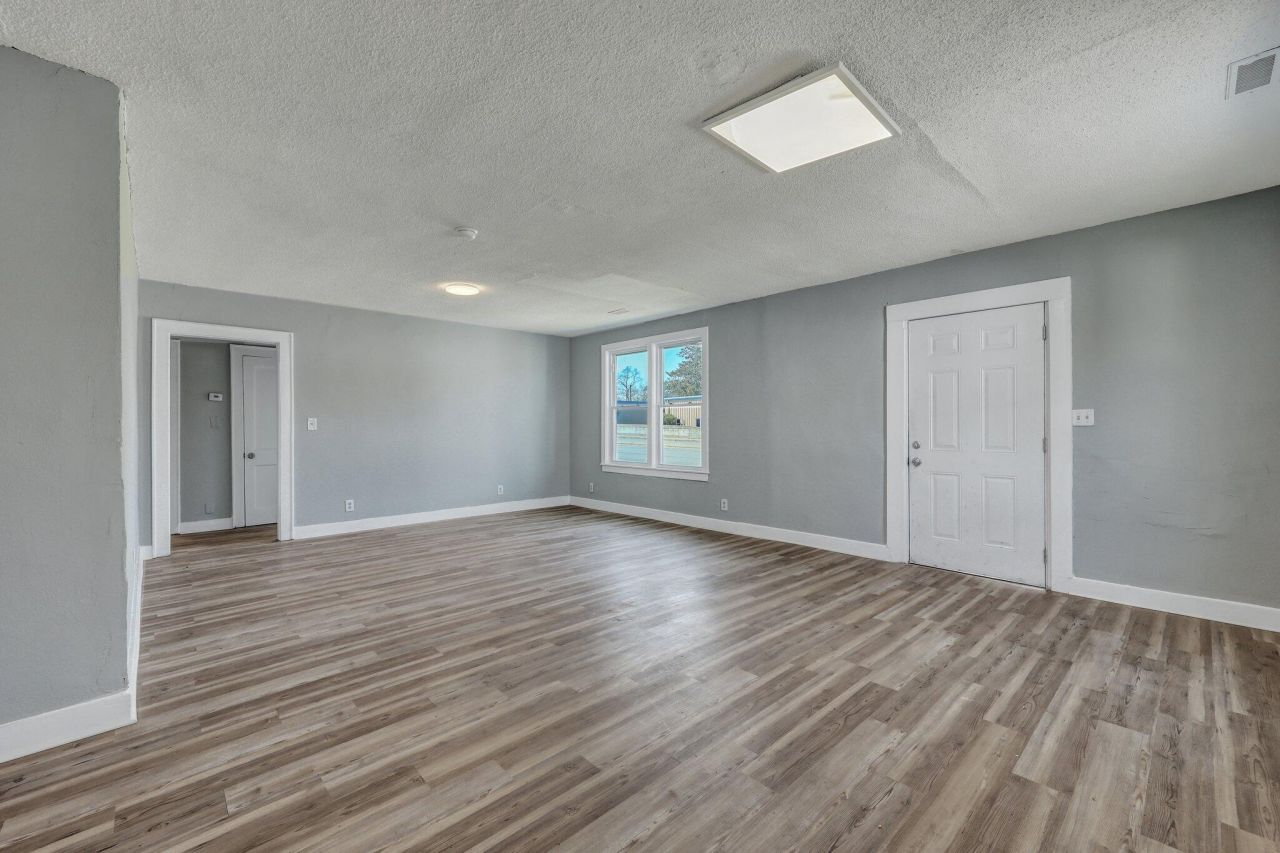 2125 Cosgrove Avenue Photo 5