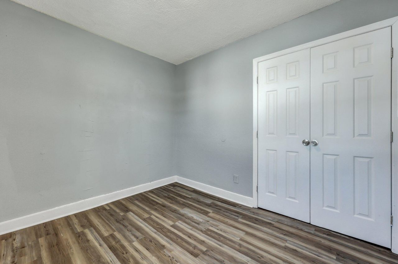 2125 Cosgrove Avenue Photo 8