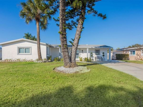 3926 FONTAINEBLEAU DRIVE, TAMPA, FL 33634