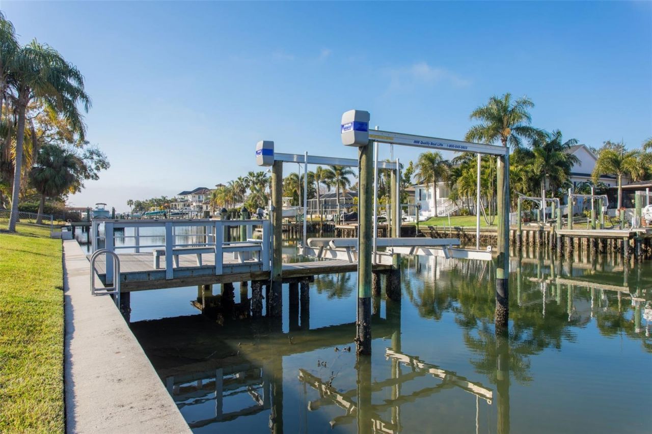 3926 Fontainebleau Drive, Tampa, FL 33634 Photo
