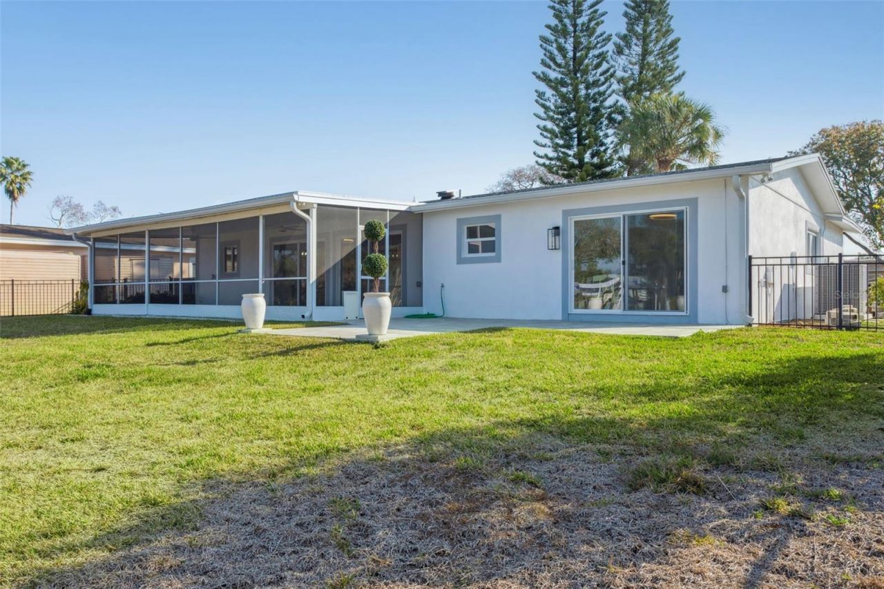 3926 Fontainebleau Drive, Tampa, FL 33634 Photo