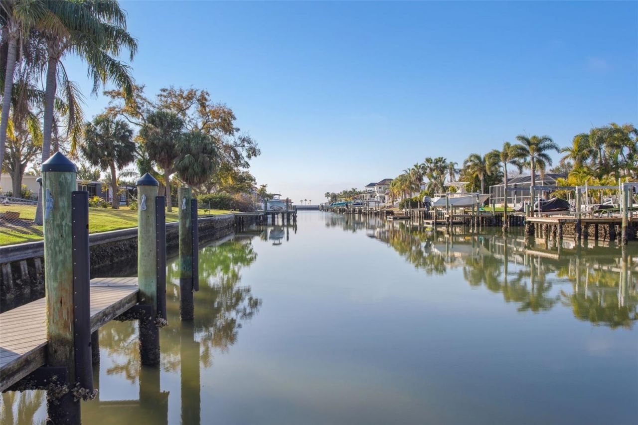 3926 Fontainebleau Drive, Tampa, FL 33634 Photo