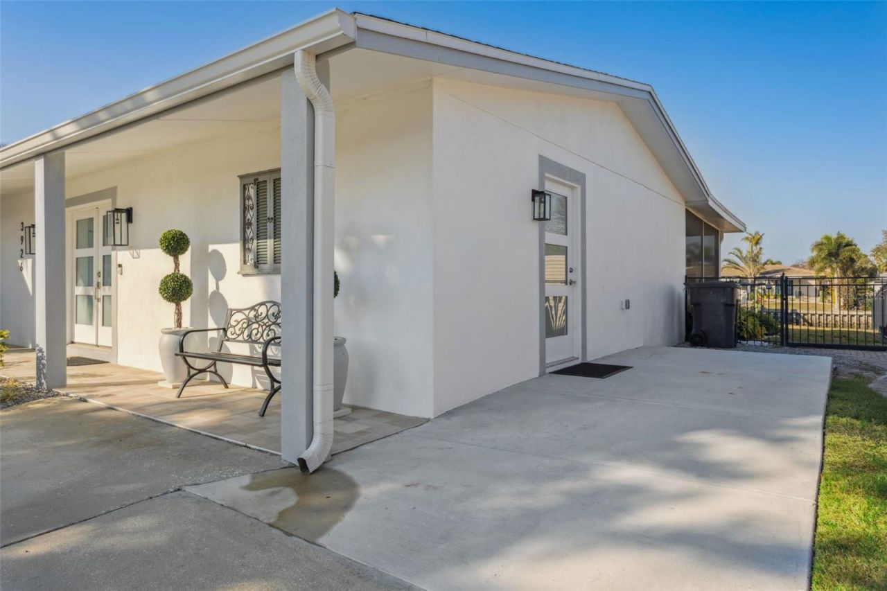 3926 Fontainebleau Drive, Tampa, FL 33634 Photo