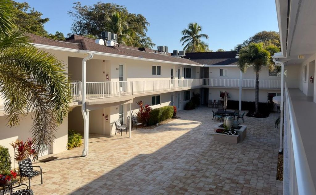 550 Broad Ave S, Unit 550, Naples, FL 34102 Photo