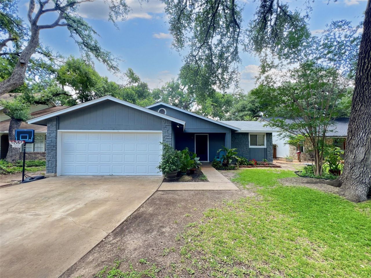 9731 Anderson Village Dr, Austin, TX 78729 Main Photo