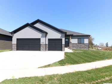 8050 Ephraem Place, Lincoln, NE 68516