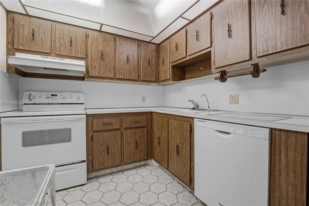 20301 W Country Club Dr , Unit 1826, Aventura, FL 33180 Photo