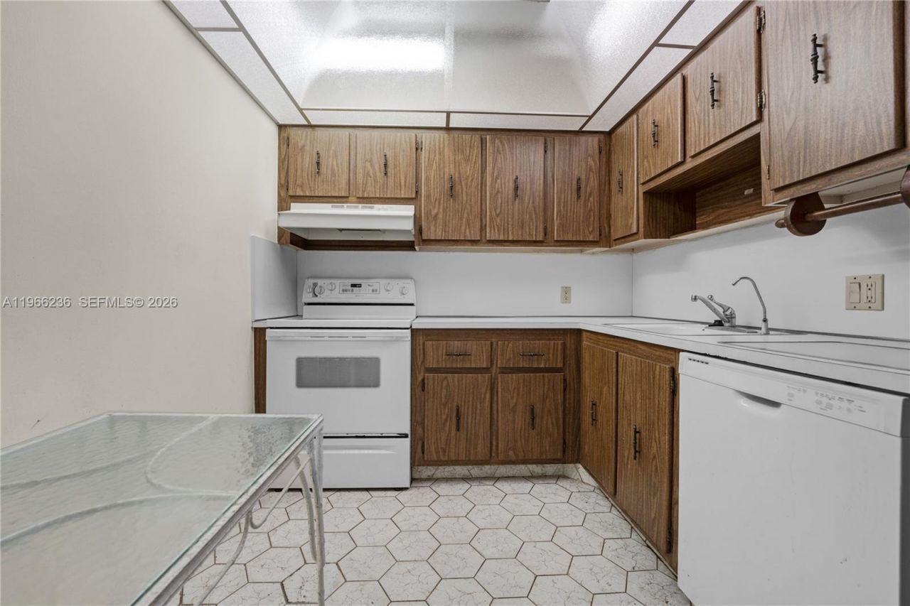 20301 W Country Club Dr , Unit 1826, Aventura, FL 33180 Photo