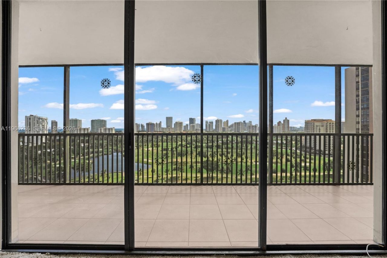 20301 W Country Club Dr , Unit 1826, Aventura, FL 33180 Photo