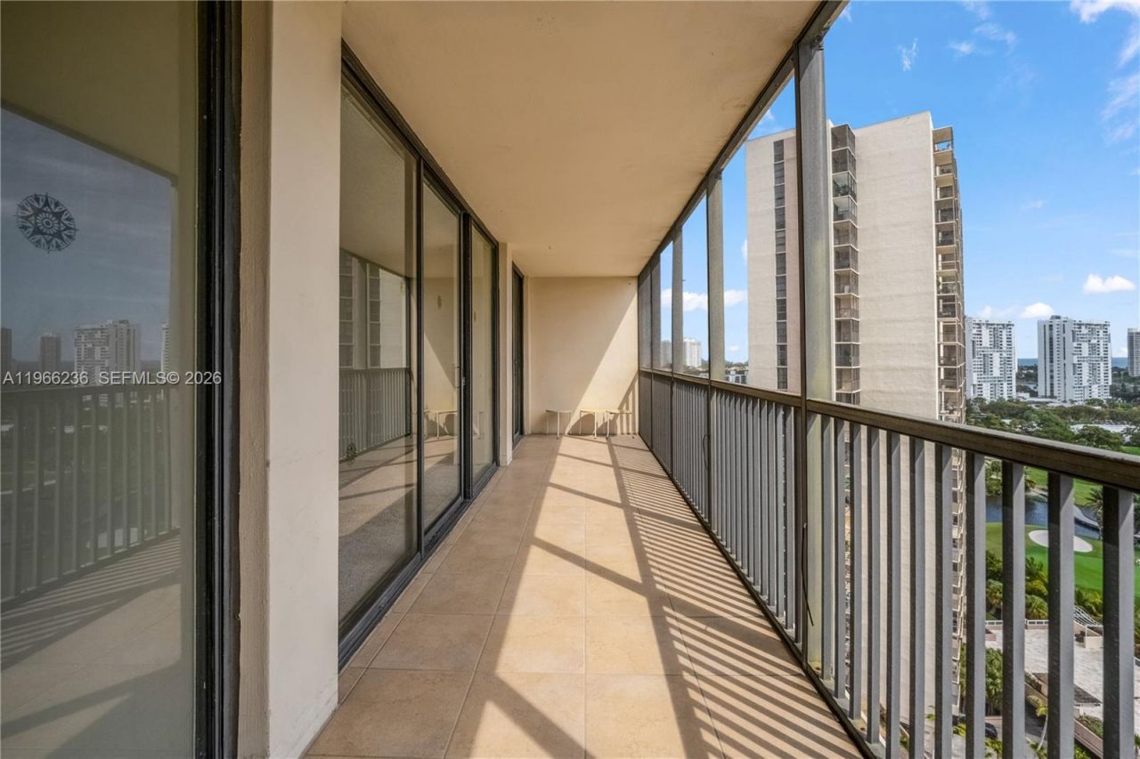 20301 W Country Club Dr , Unit 1826, Aventura, FL 33180 Photo