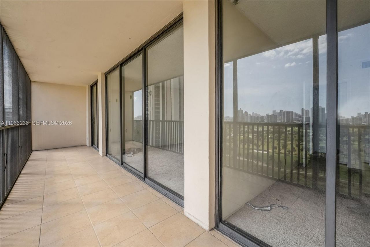 20301 W Country Club Dr , Unit 1826, Aventura, FL 33180 Photo