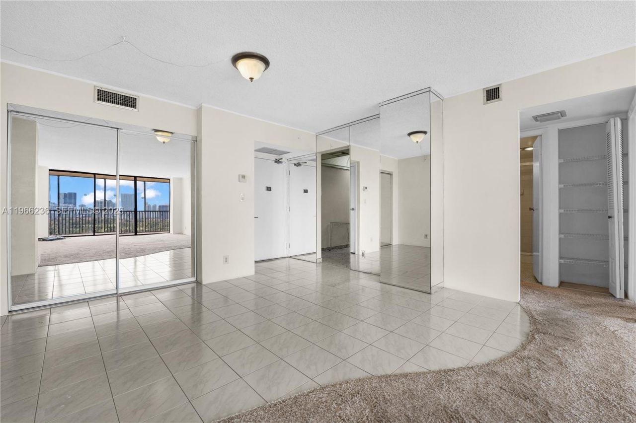 20301 W Country Club Dr , Unit 1826, Aventura, FL 33180 Photo