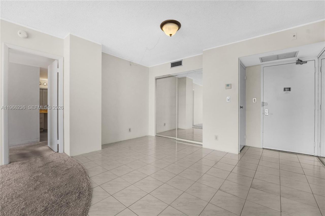 20301 W Country Club Dr , Unit 1826, Aventura, FL 33180 Photo