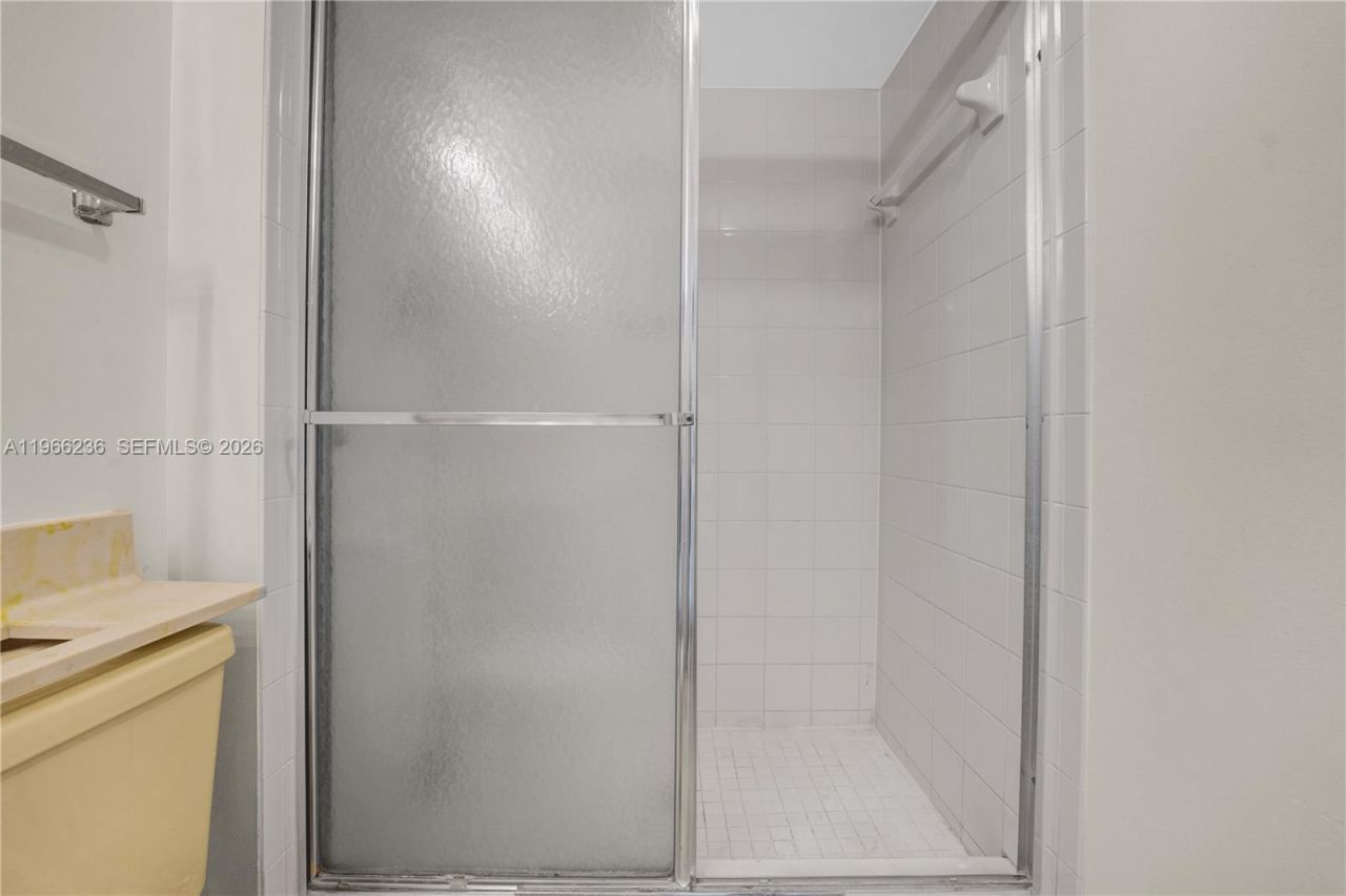 20301 W Country Club Dr , Unit 1826, Aventura, FL 33180 Photo