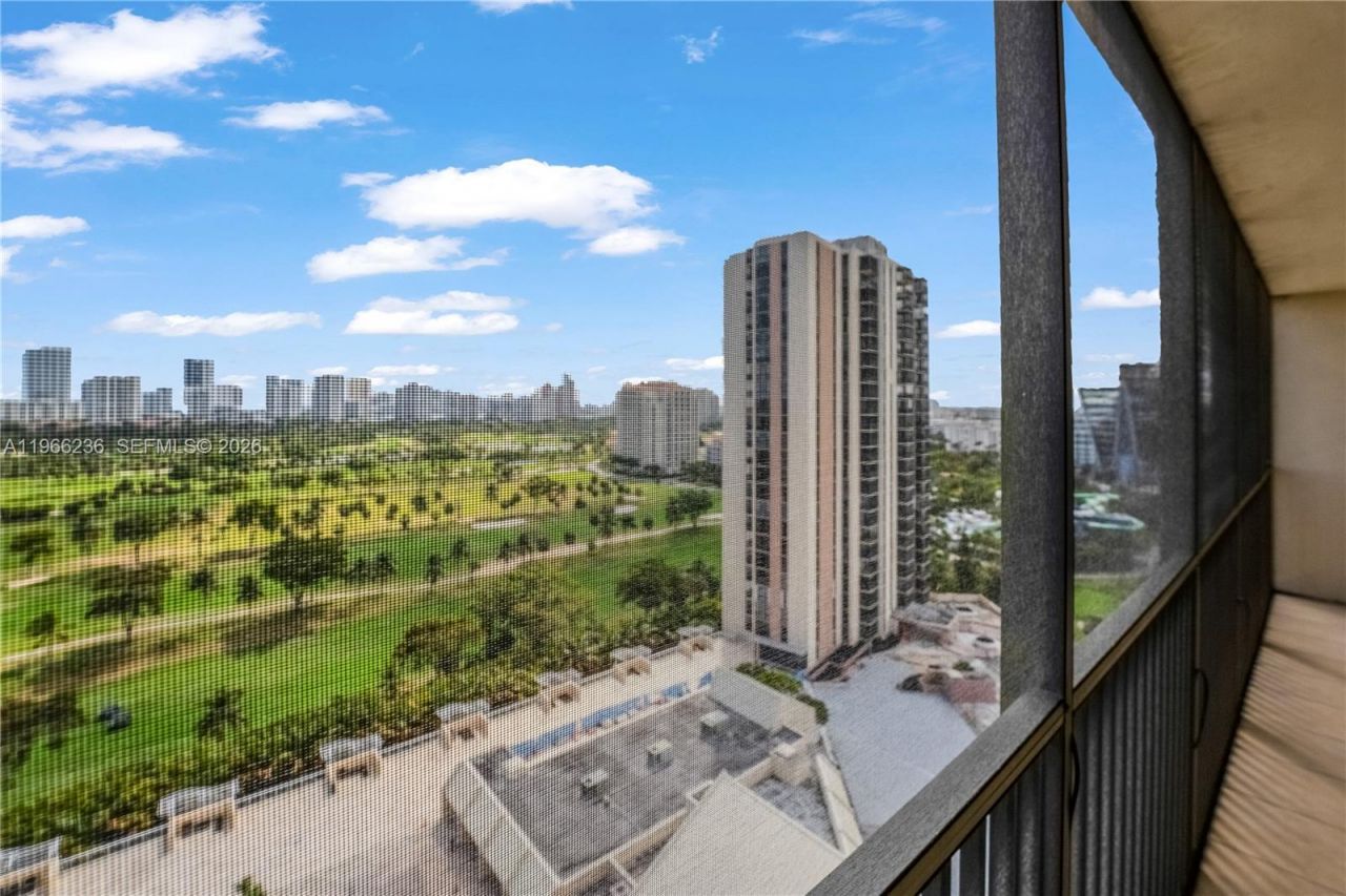20301 W Country Club Dr , Unit 1826, Aventura, FL 33180 Photo