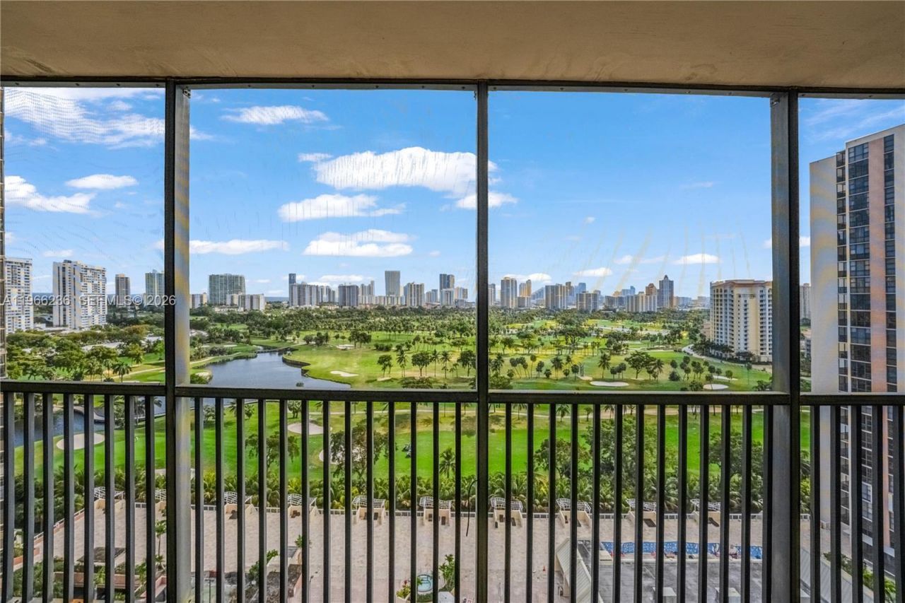 20301 W Country Club Dr , Unit 1826, Aventura, FL 33180 Photo