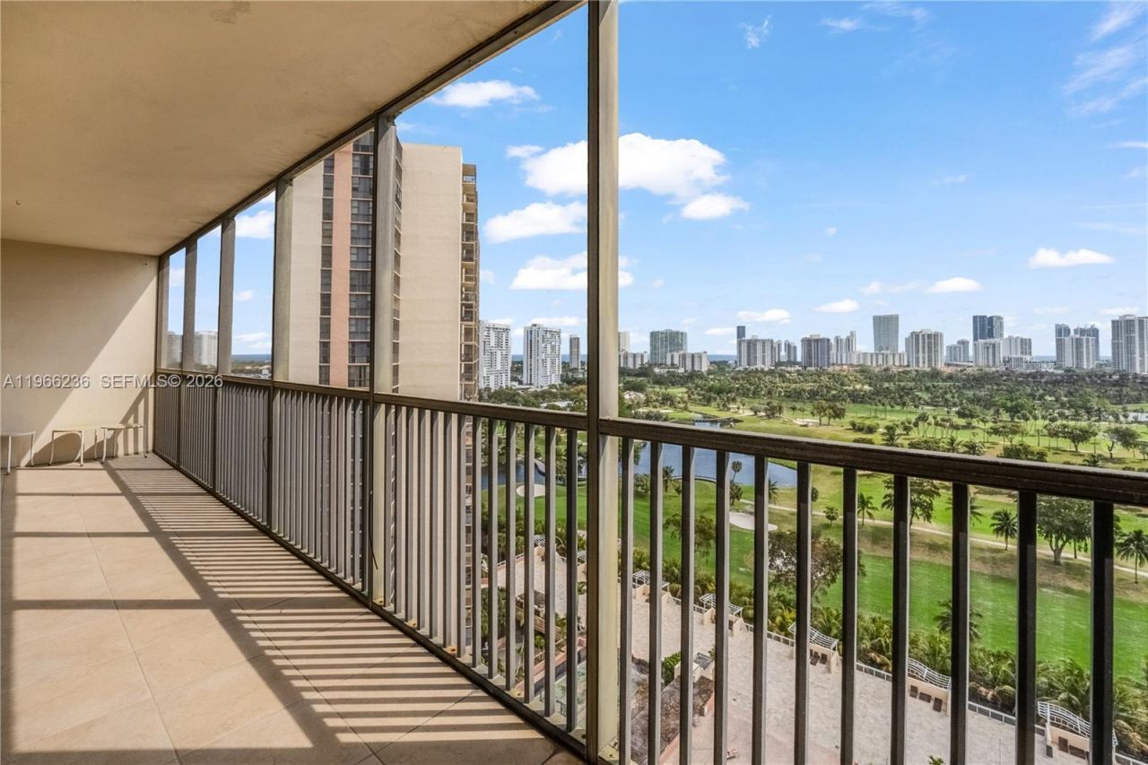 20301 W Country Club Dr , Unit 1826, Aventura, FL 33180 Photo