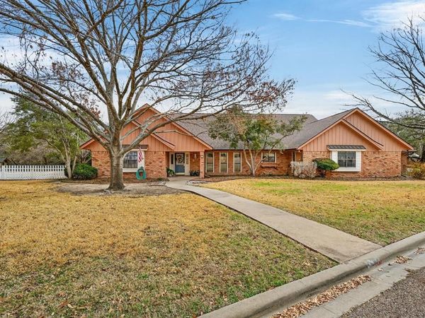 407 N Avenue Z, Clifton, TX 76634