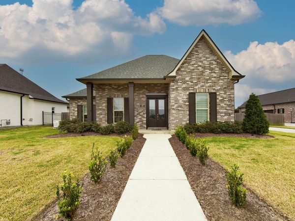 389 Tulip Dr, Houma, LA 70360