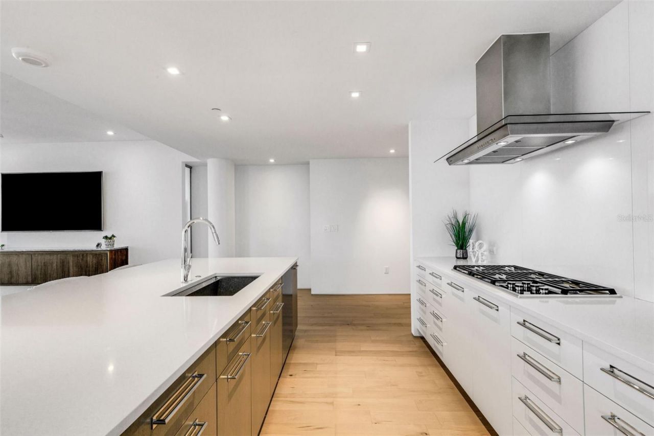 280 Golden Gate Point, Unit 200, Sarasota, FL 34236 Photo