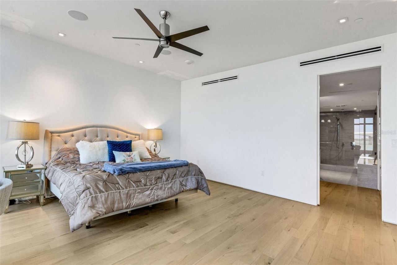 280 Golden Gate Point, Unit 200, Sarasota, FL 34236 Photo