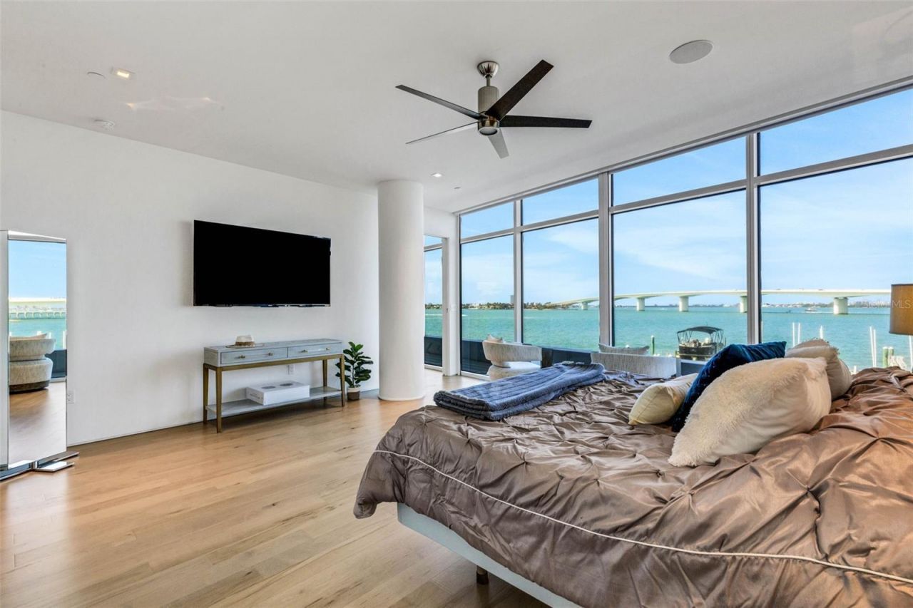 280 Golden Gate Point, Unit 200, Sarasota, FL 34236 Photo