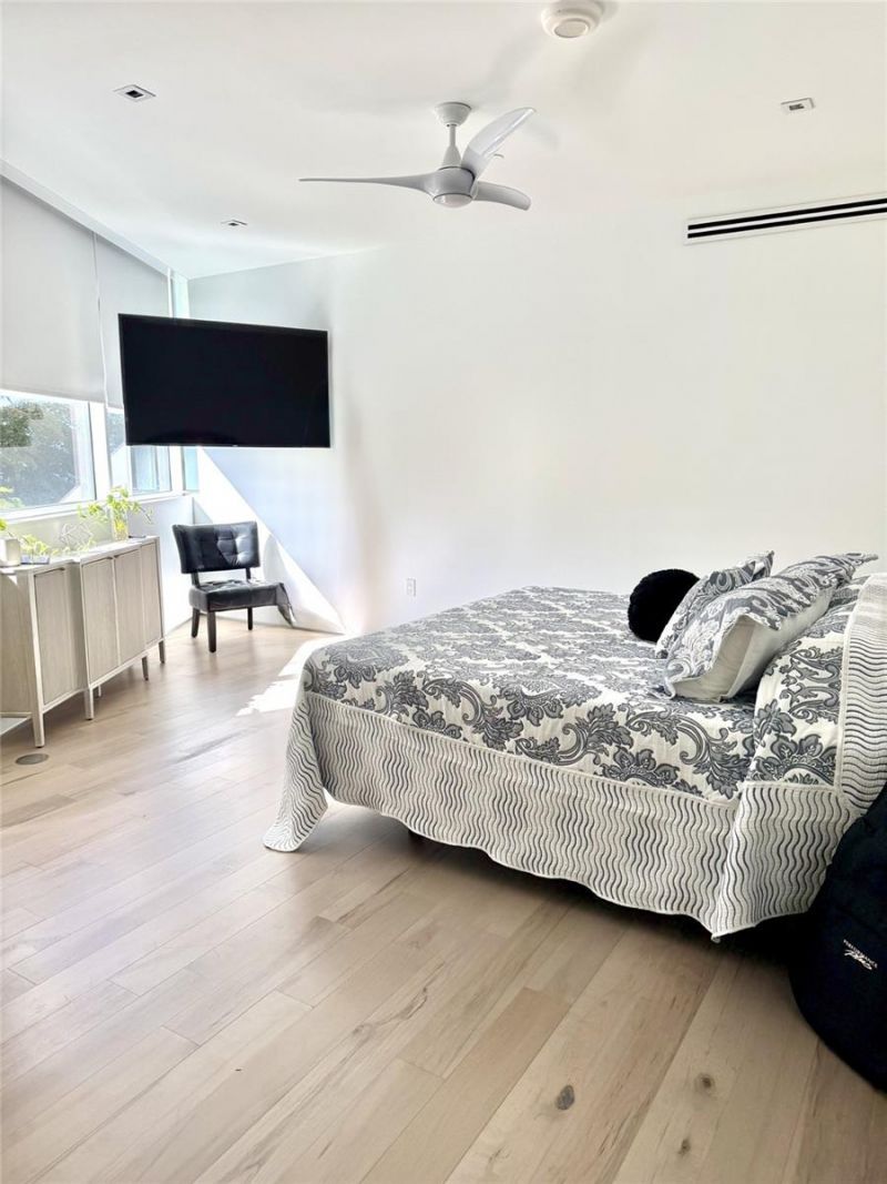 280 Golden Gate Point, Unit 200, Sarasota, FL 34236 Photo