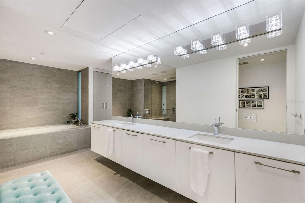 280 Golden Gate Point, Unit 200, Sarasota, FL 34236 Photo