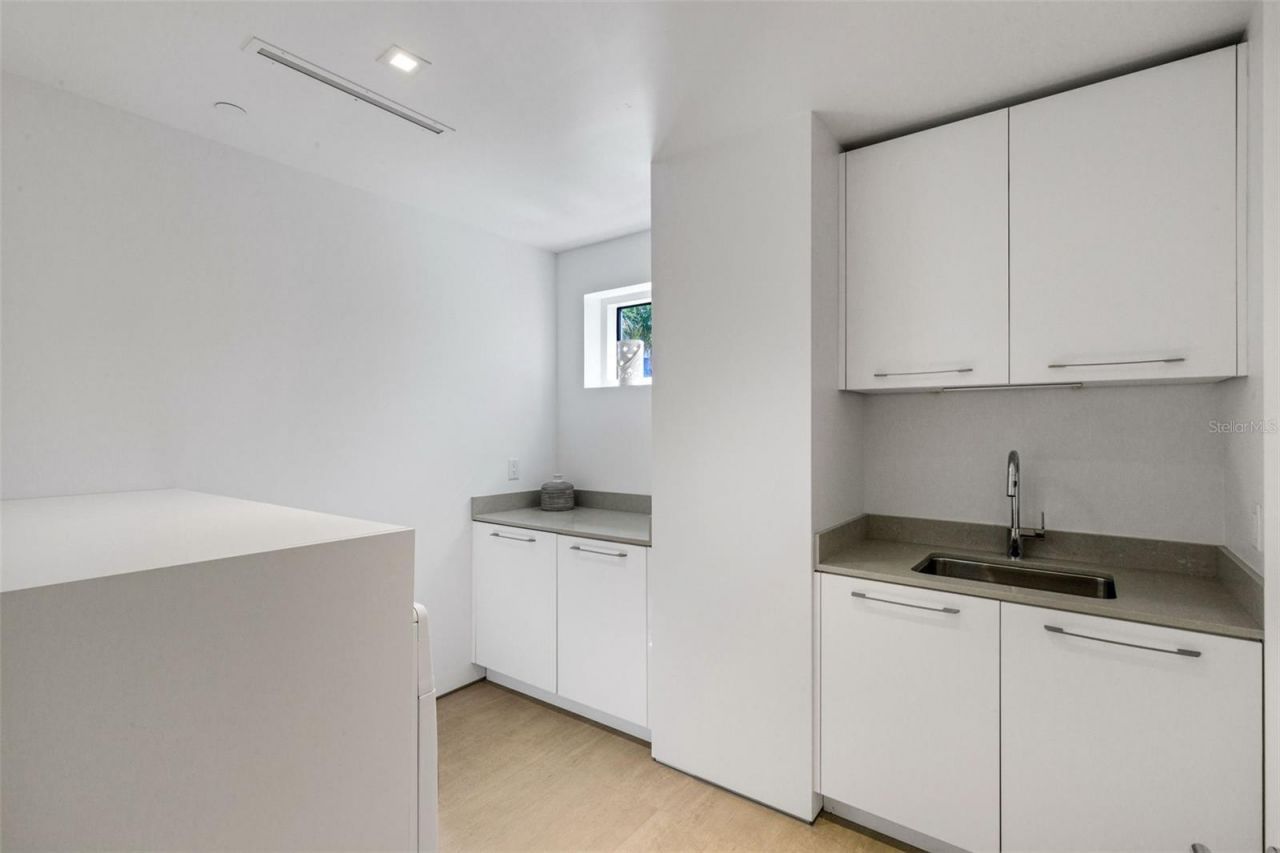 280 Golden Gate Point, Unit 200, Sarasota, FL 34236 Photo